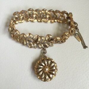 Vintage Gold-Tone Textured Link Bracelet with Floral Pendant